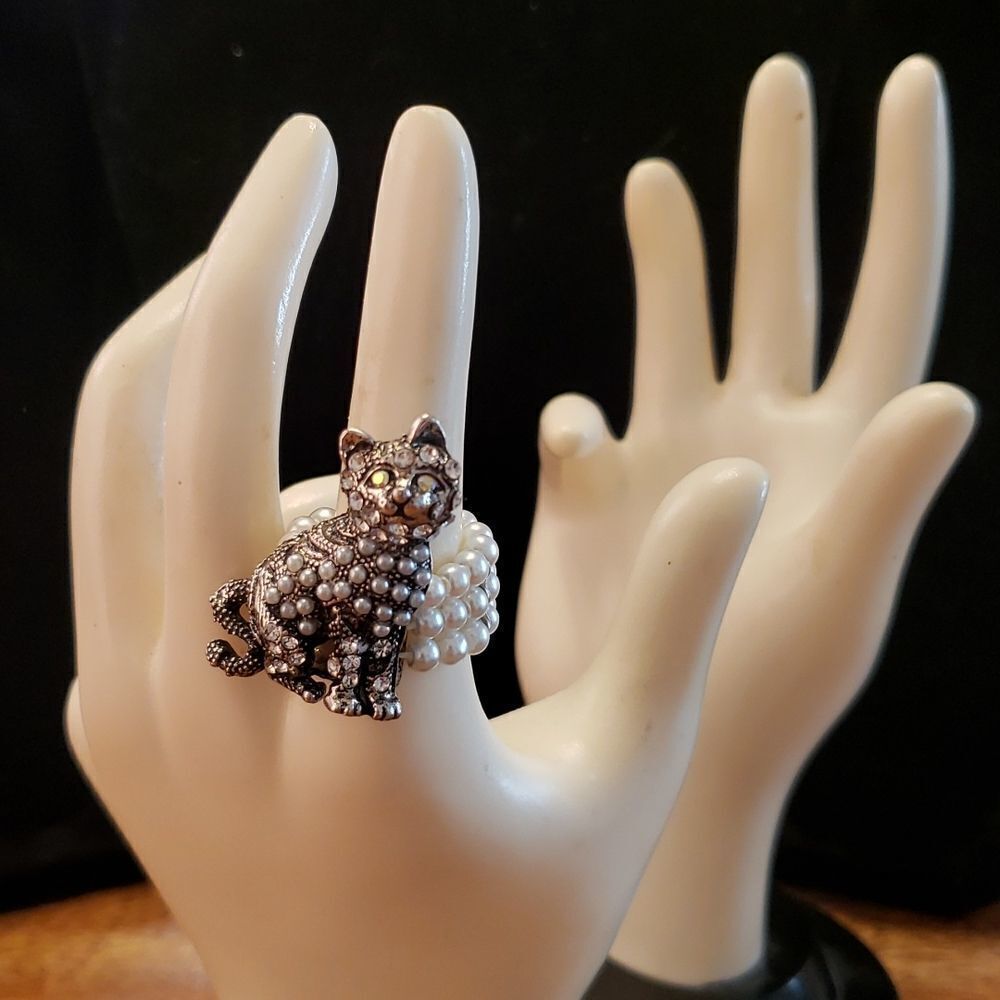 VNTG Silvertone Cat White Rhinestone Faux Pearl Cocktail Ring